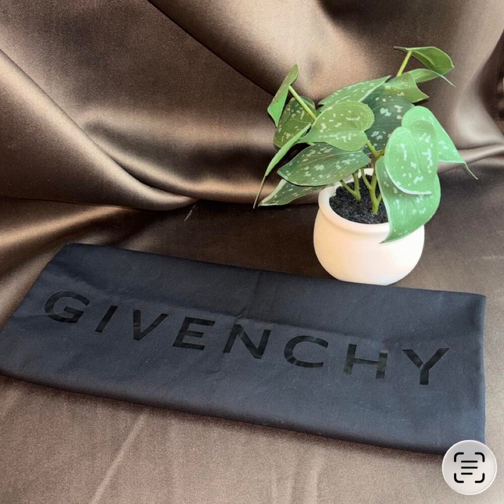 Givenchy black dust bag like new